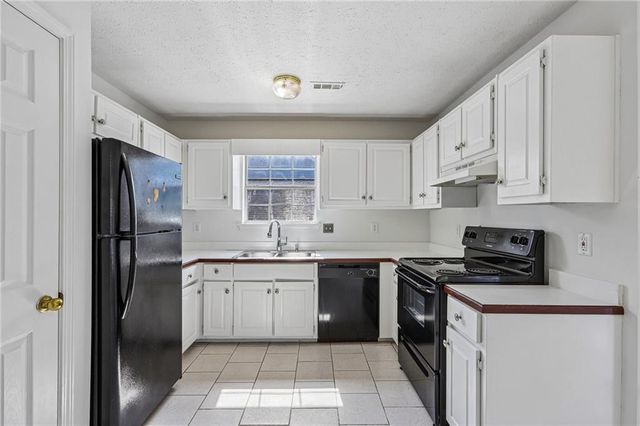4031 Robin Circle, Atlanta, GA 30349