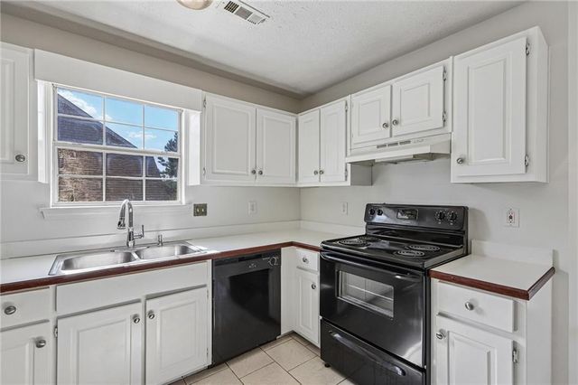 4031 Robin Circle, Atlanta, GA 30349