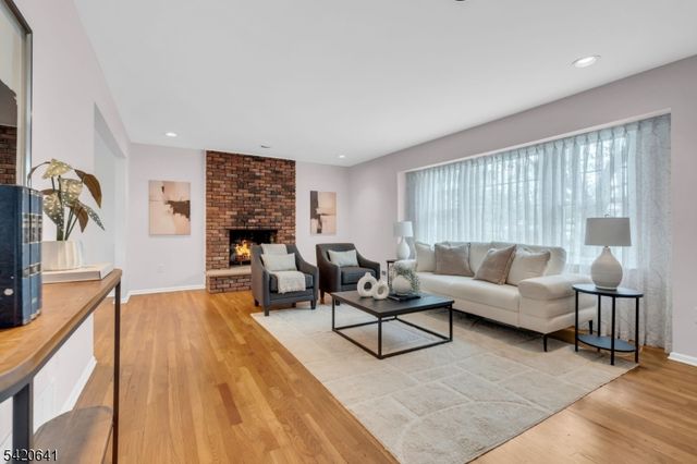 44 Manitou Cir, Westfield Town, NJ 07090