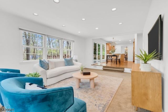 44 Manitou Cir, Westfield Town, NJ 07090