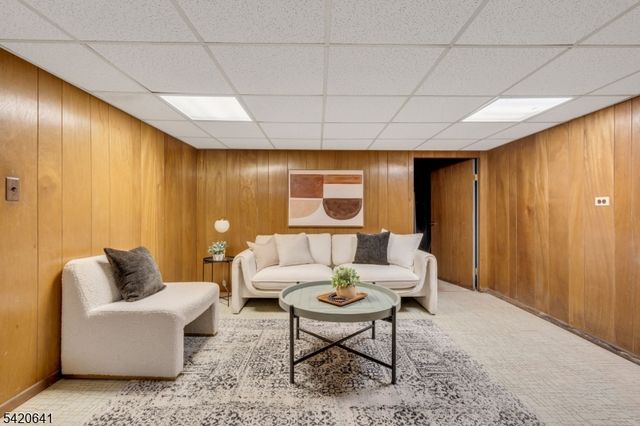 44 Manitou Cir, Westfield Town, NJ 07090