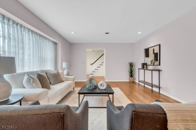 44 Manitou Cir, Westfield Town, NJ 07090