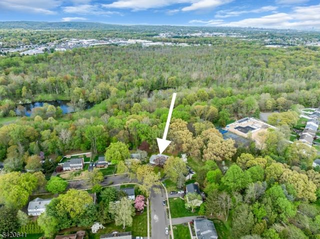 44 Manitou Cir, Westfield Town, NJ 07090