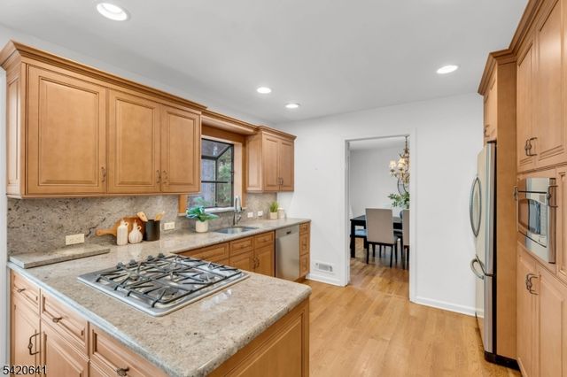 44 Manitou Cir, Westfield Town, NJ 07090