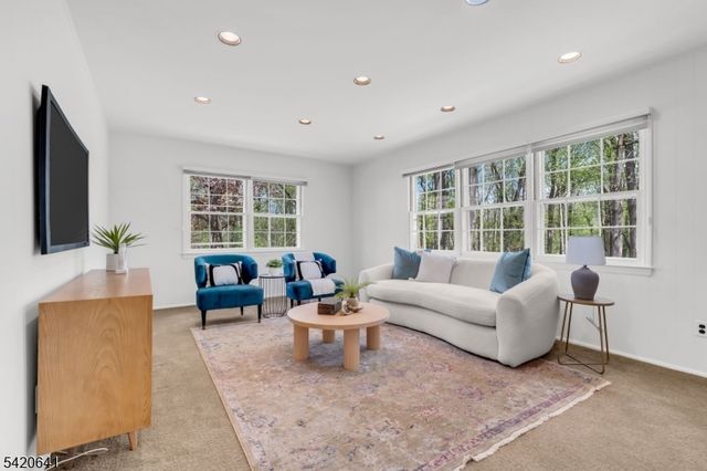 44 Manitou Cir, Westfield Town, NJ 07090