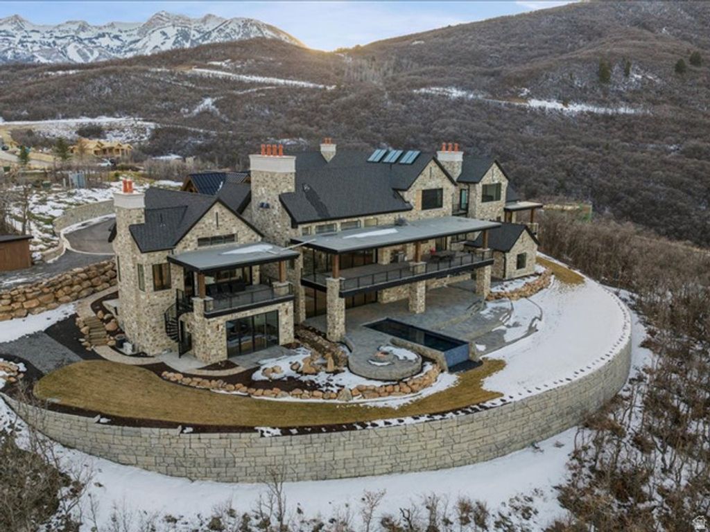 Image 101 of property listing at 5734 E LEWIS POINT CIR, Huntsville, UT 84317