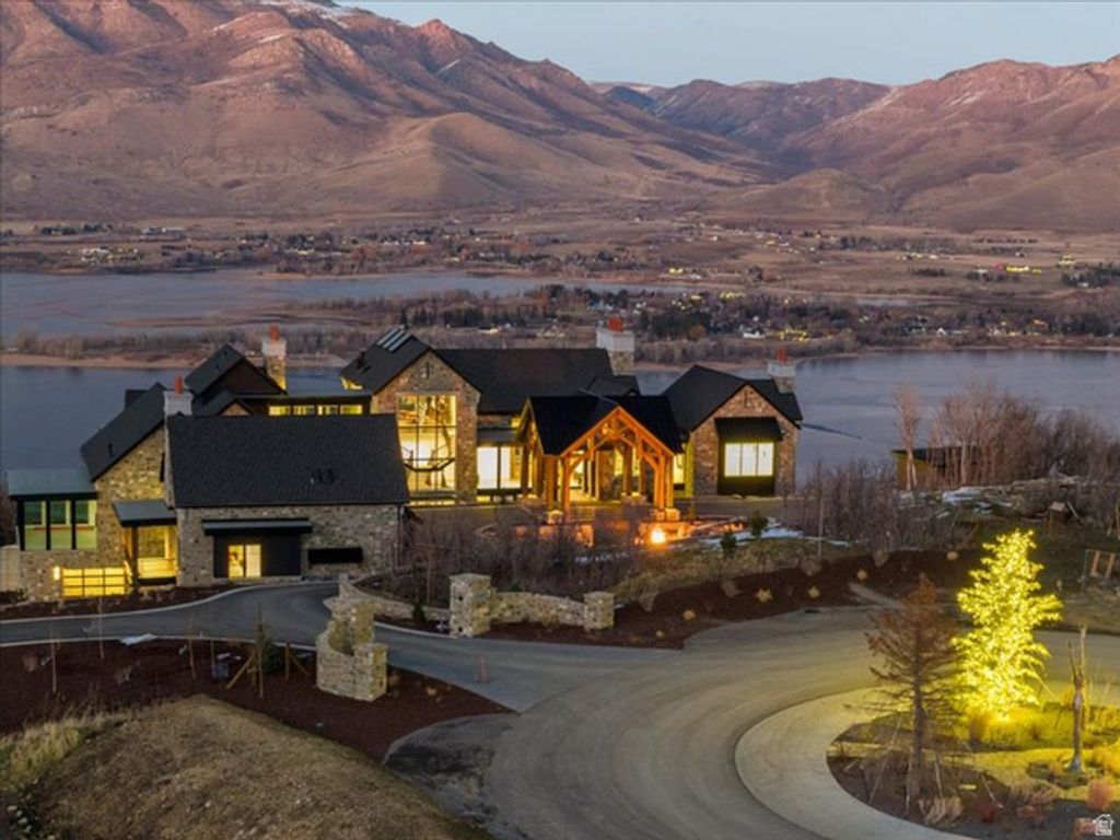 Image 103 of property listing at 5734 E LEWIS POINT CIR, Huntsville, UT 84317