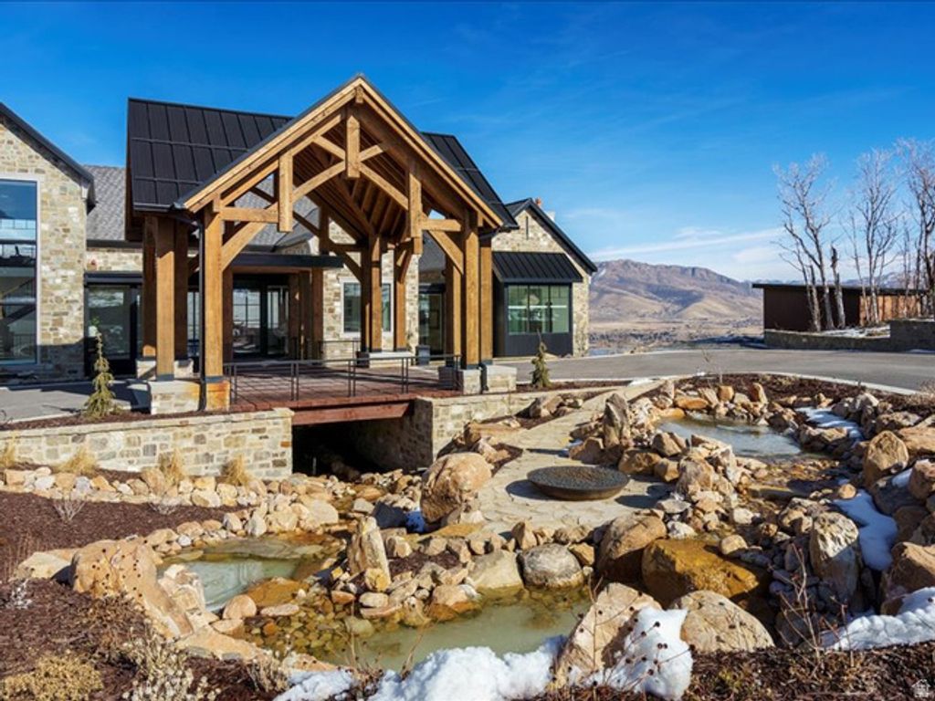 Image 109 of property listing at 5734 E LEWIS POINT CIR, Huntsville, UT 84317