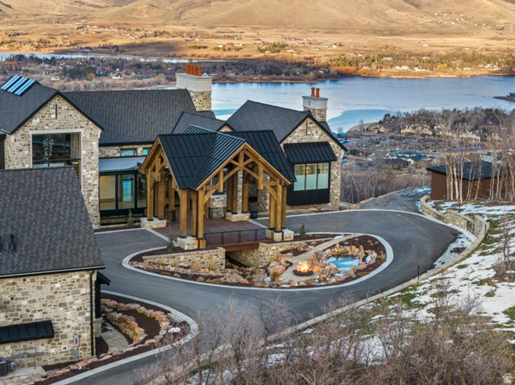 Image 117 of property listing at 5734 E LEWIS POINT CIR, Huntsville, UT 84317