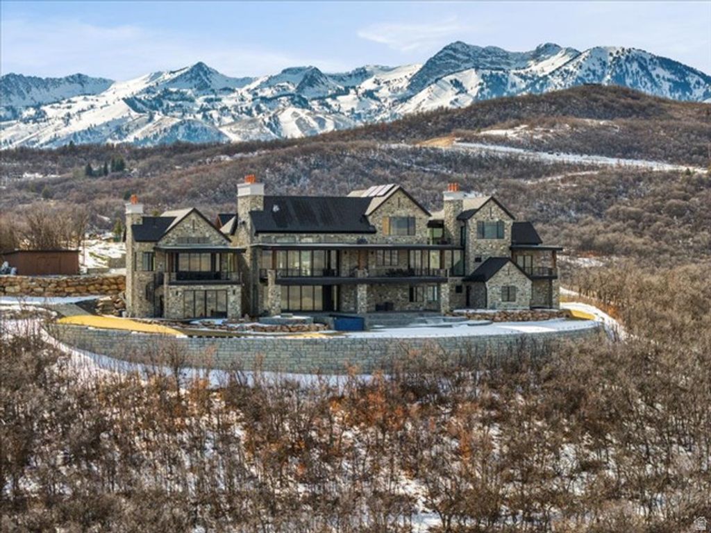 Image 122 of property listing at 5734 E LEWIS POINT CIR, Huntsville, UT 84317