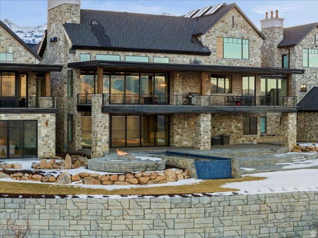 Image 123 of property listing at 5734 E LEWIS POINT CIR, Huntsville, UT 84317