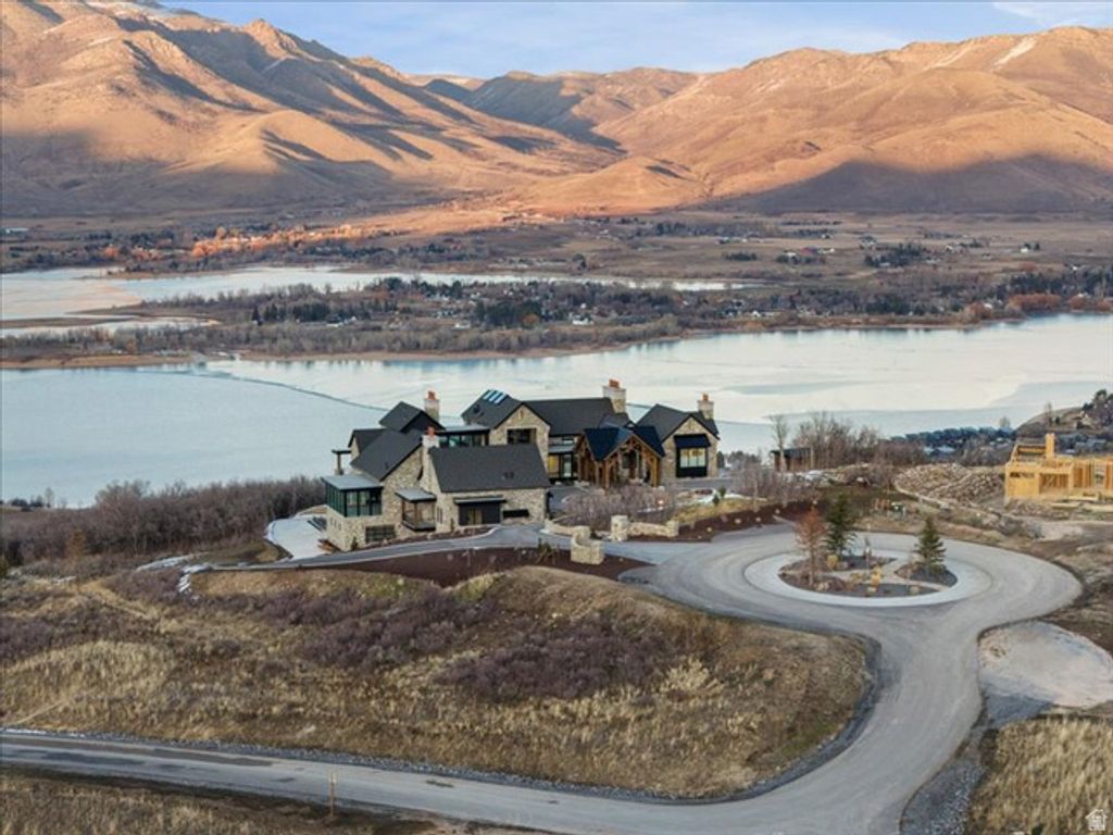 Image 125 of property listing at 5734 E LEWIS POINT CIR, Huntsville, UT 84317