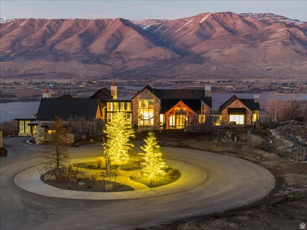 Image 126 of property listing at 5734 E LEWIS POINT CIR, Huntsville, UT 84317