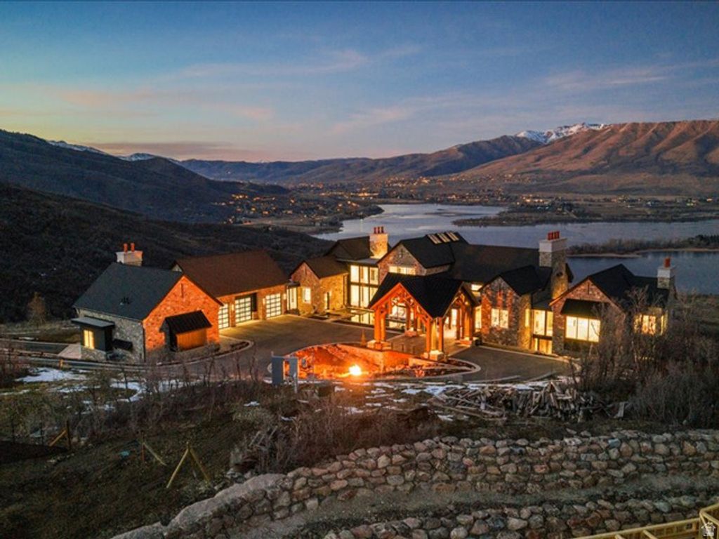 Image 128 of property listing at 5734 E LEWIS POINT CIR, Huntsville, UT 84317