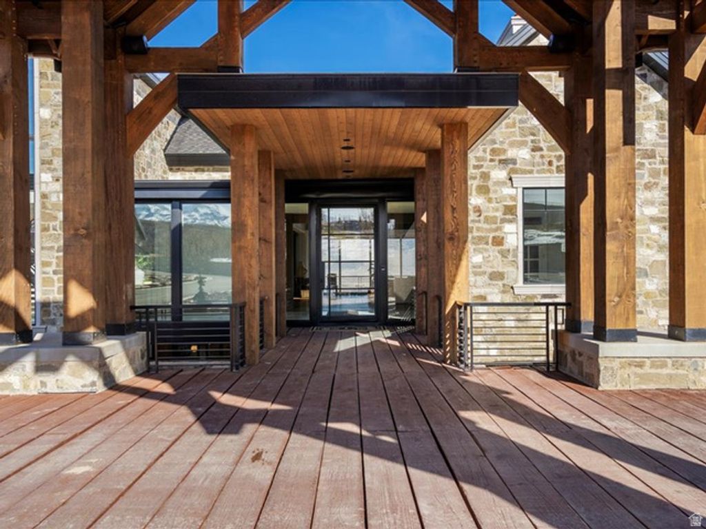 Image 131 of property listing at 5734 E LEWIS POINT CIR, Huntsville, UT 84317