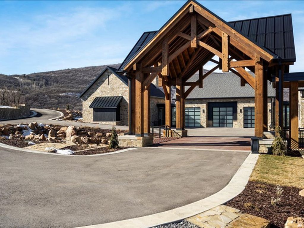 Image 132 of property listing at 5734 E LEWIS POINT CIR, Huntsville, UT 84317