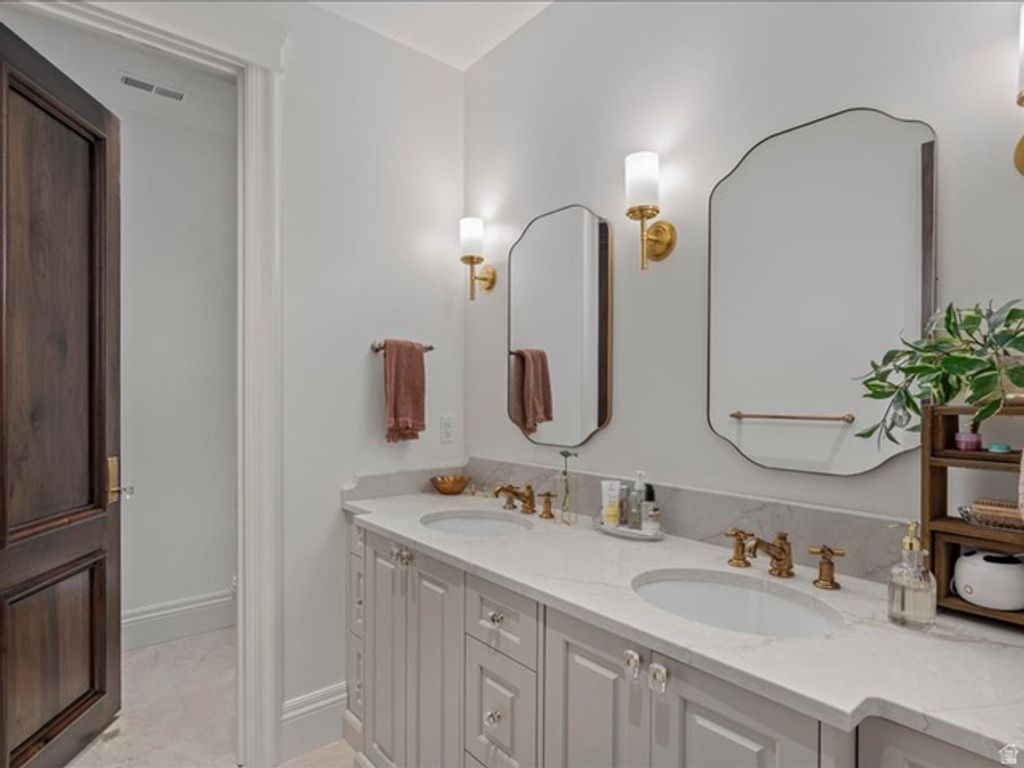 Image 31 of property listing at 5734 E LEWIS POINT CIR, Huntsville, UT 84317