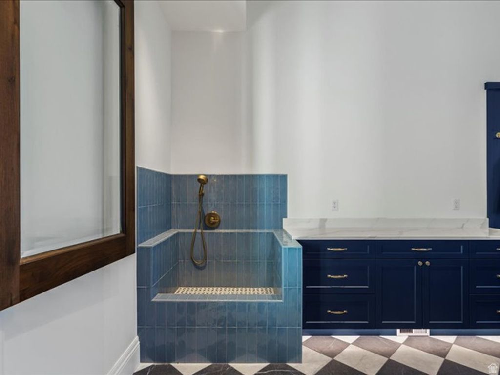 Image 43 of property listing at 5734 E LEWIS POINT CIR, Huntsville, UT 84317