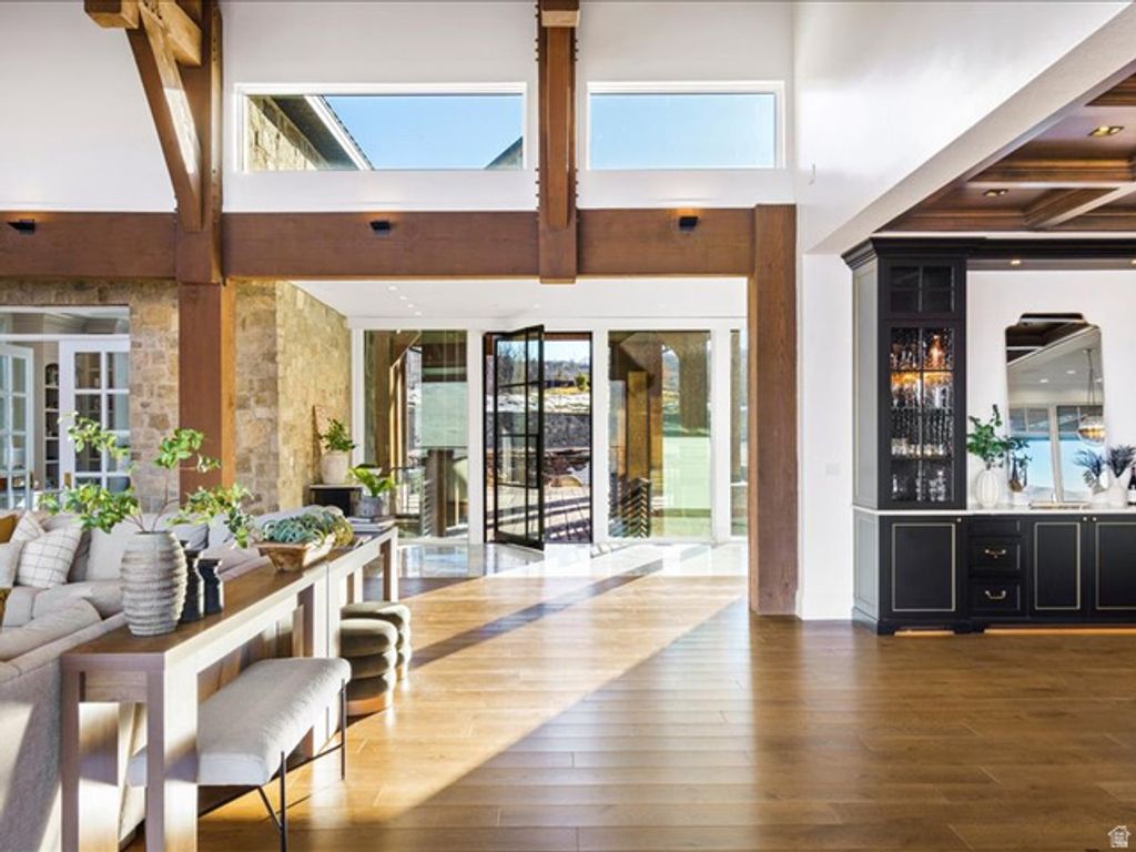 Image 6 of property listing at 5734 E LEWIS POINT CIR, Huntsville, UT 84317