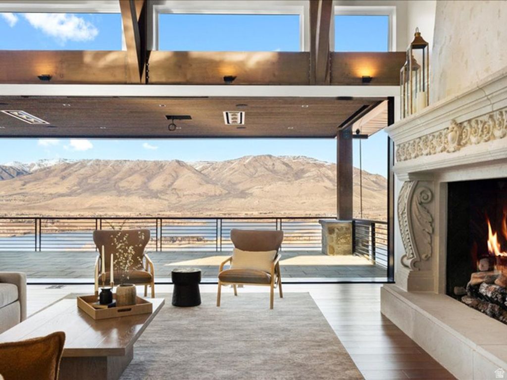 Image 7 of property listing at 5734 E LEWIS POINT CIR, Huntsville, UT 84317