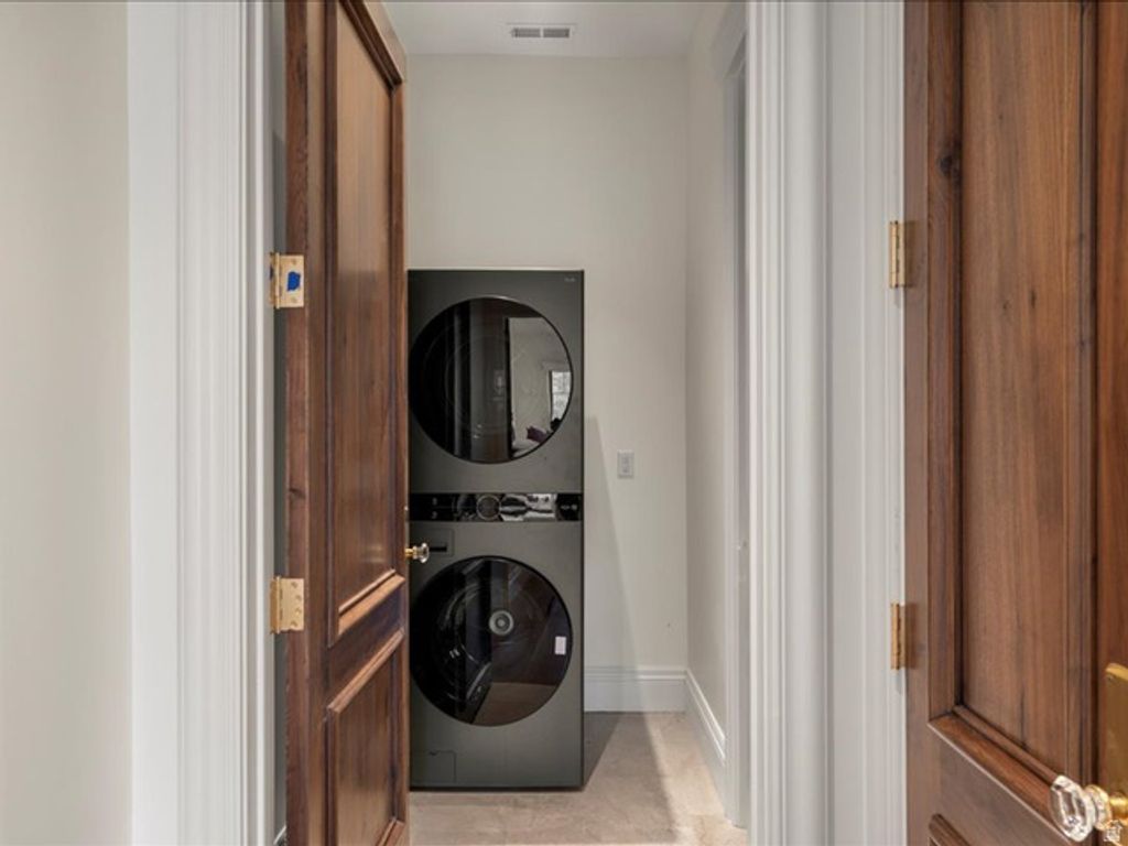 Image 65 of property listing at 5734 E LEWIS POINT CIR, Huntsville, UT 84317