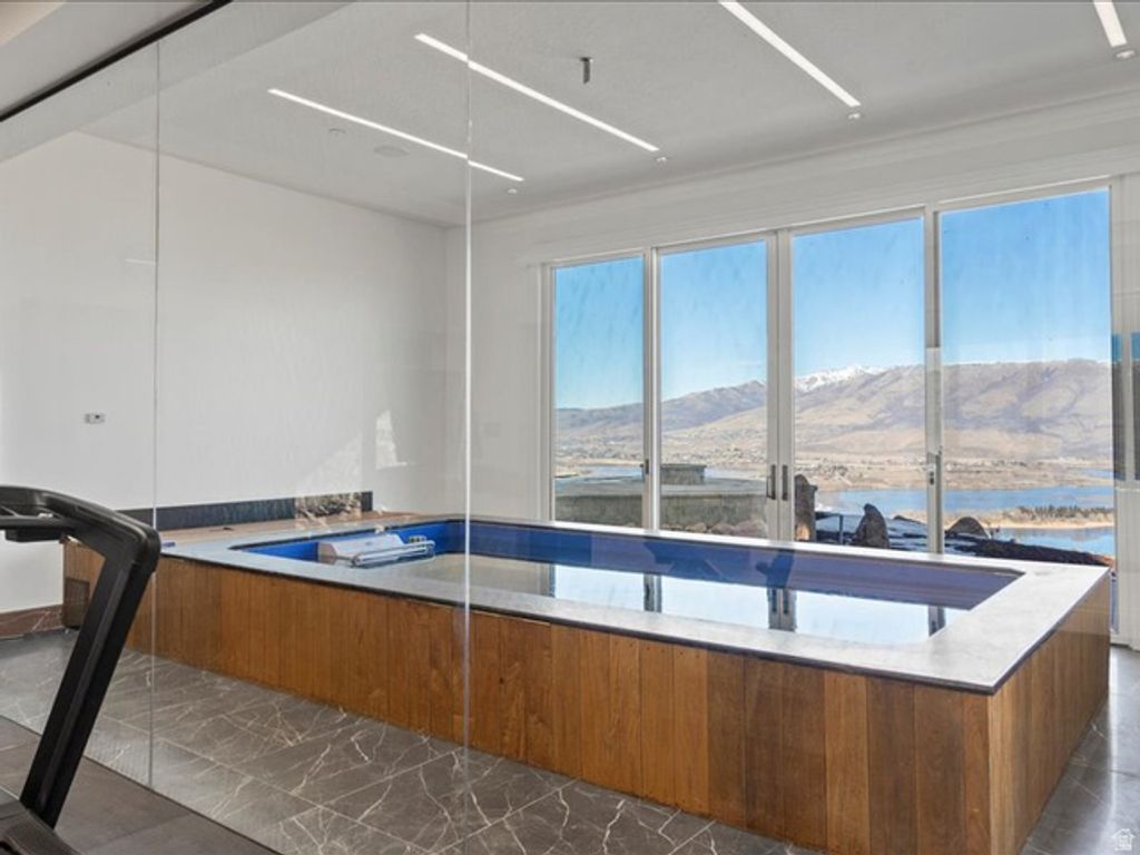 Image 70 of property listing at 5734 E LEWIS POINT CIR, Huntsville, UT 84317