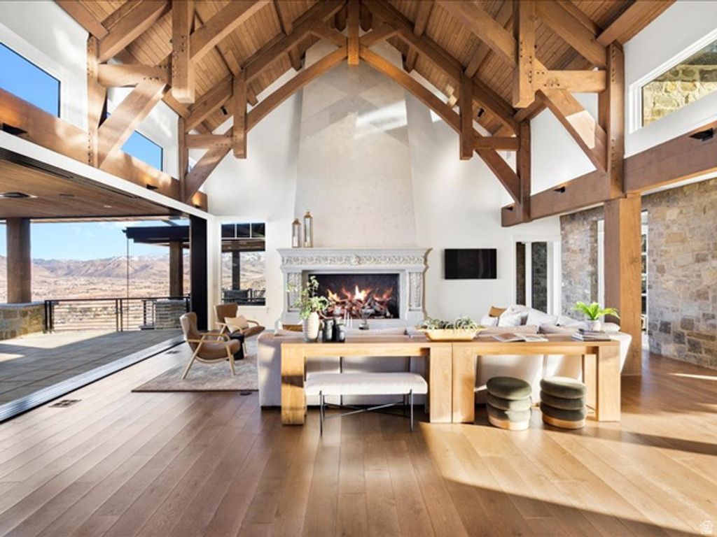 Image 8 of property listing at 5734 E LEWIS POINT CIR, Huntsville, UT 84317