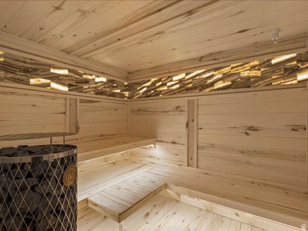 Image 75 of property listing at 5734 E LEWIS POINT CIR, Huntsville, UT 84317