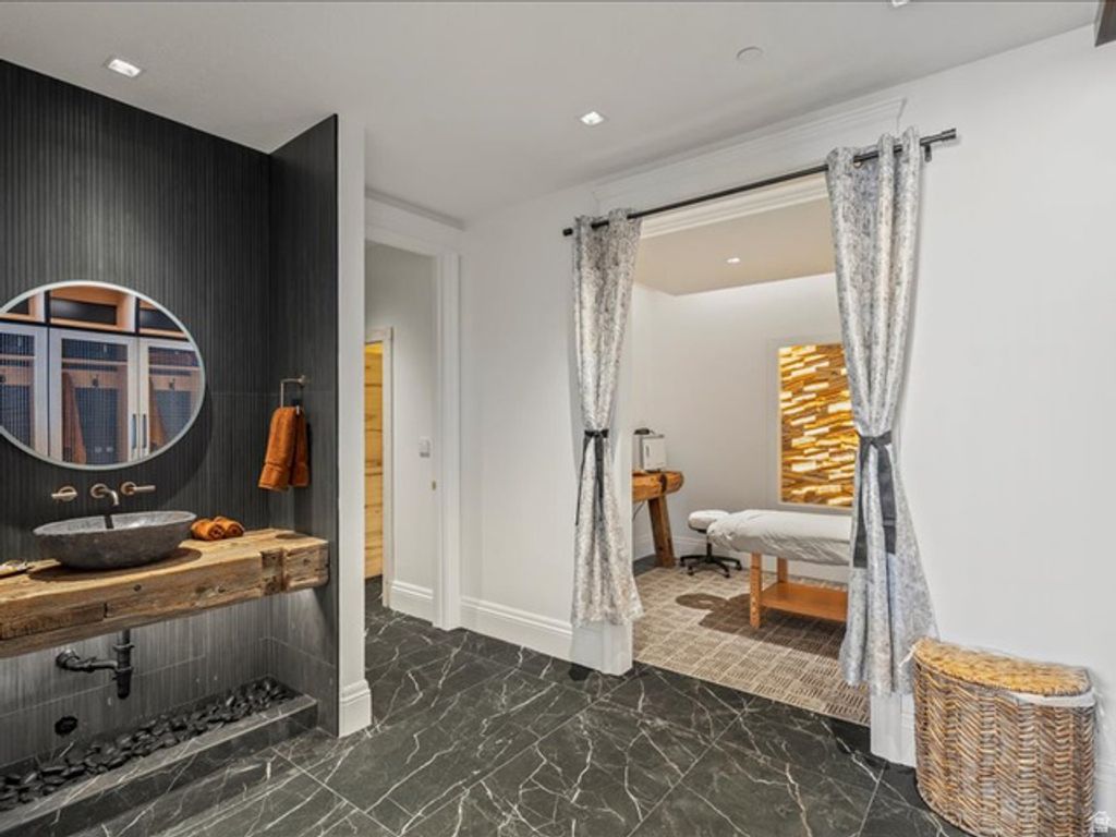 Image 78 of property listing at 5734 E LEWIS POINT CIR, Huntsville, UT 84317