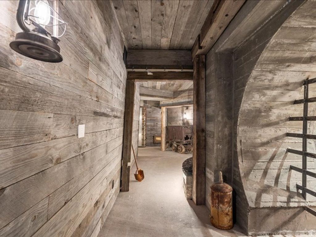 Image 83 of property listing at 5734 E LEWIS POINT CIR, Huntsville, UT 84317