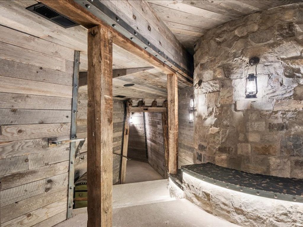 Image 86 of property listing at 5734 E LEWIS POINT CIR, Huntsville, UT 84317