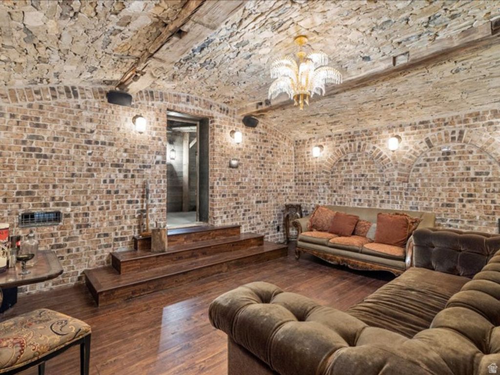 Image 88 of property listing at 5734 E LEWIS POINT CIR, Huntsville, UT 84317