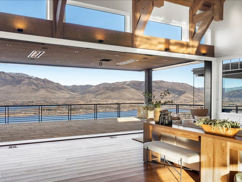 Image 10 of property listing at 5734 E LEWIS POINT CIR, Huntsville, UT 84317