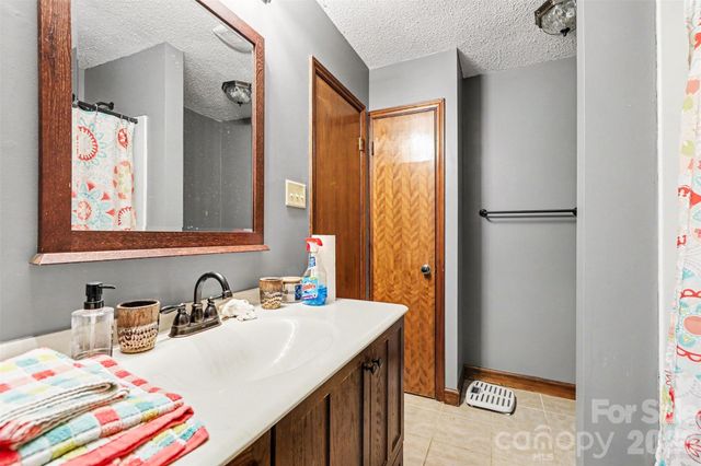 152 Shadywood Lane, Statesville, NC 28677