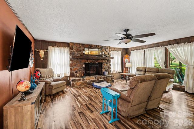 152 Shadywood Lane, Statesville, NC 28677