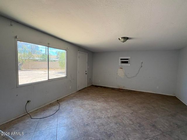 4137 W LUKE Avenue, Phoenix, AZ 85019