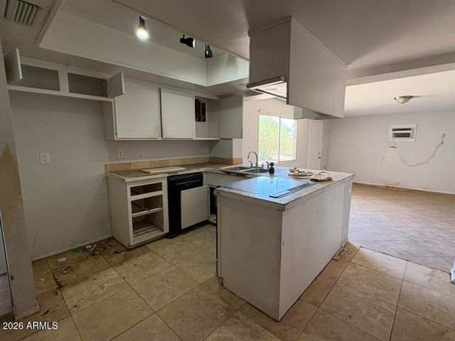 4137 W LUKE Avenue, Phoenix, AZ 85019