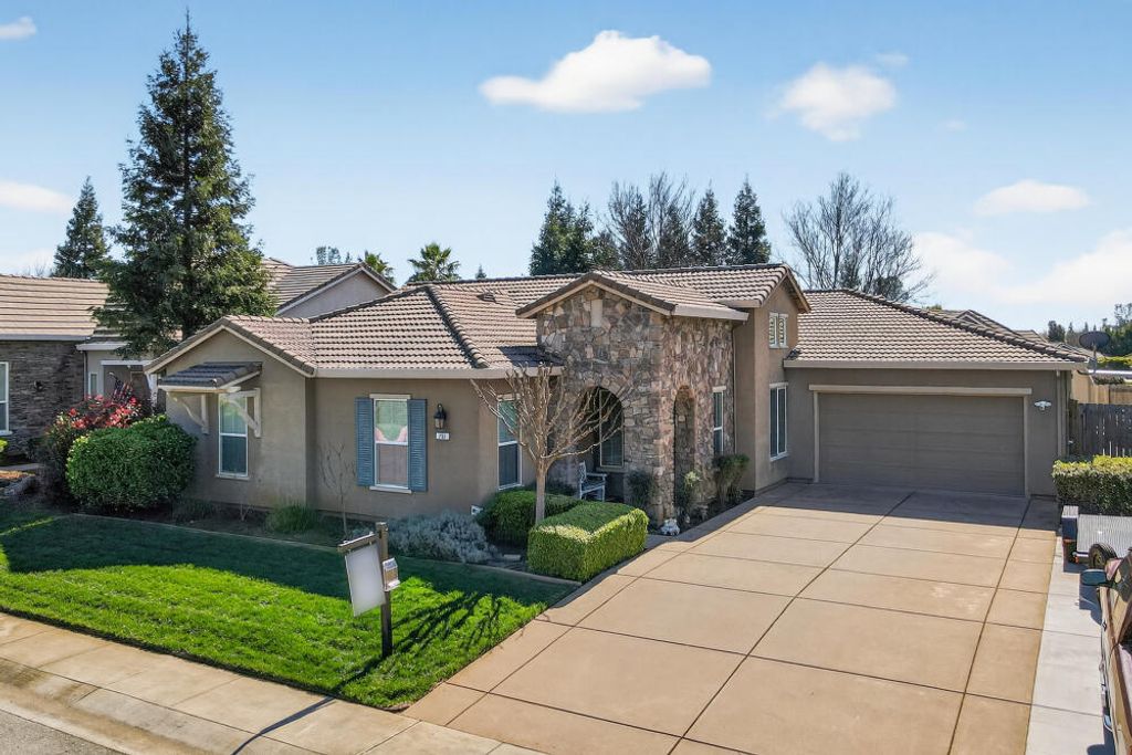 751 Woodacre Drive, Redding, CA 96002