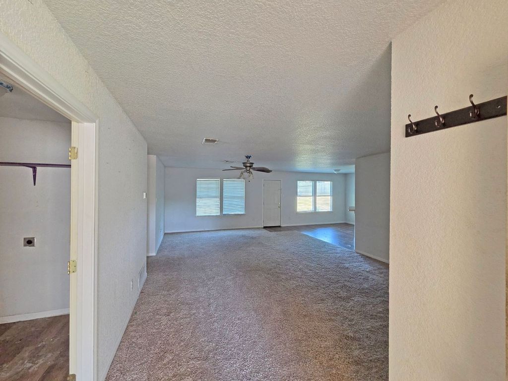 6204 Kelly Drive, Granbury, TX 76048 — photo 4