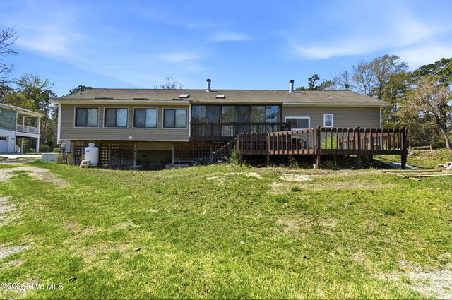 632 Ravenswood Road, Hampstead, NC 28443