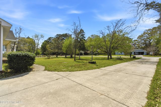 632 Ravenswood Road, Hampstead, NC 28443