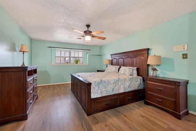 5934 Theall Road, Houston, TX 77066