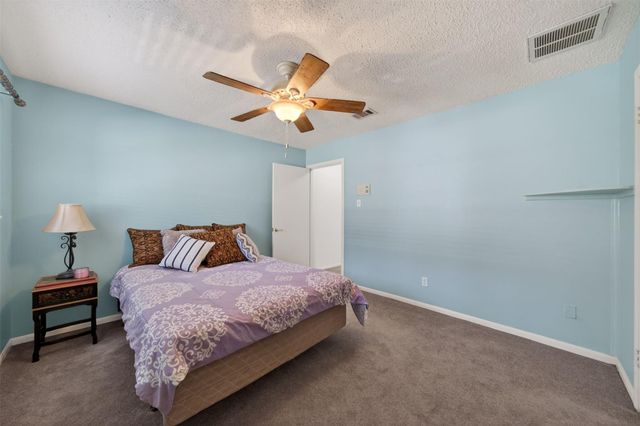 5934 Theall Road, Houston, TX 77066