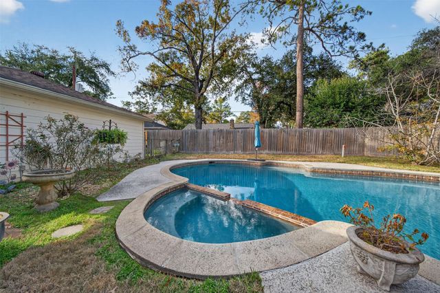 5934 Theall Road, Houston, TX 77066