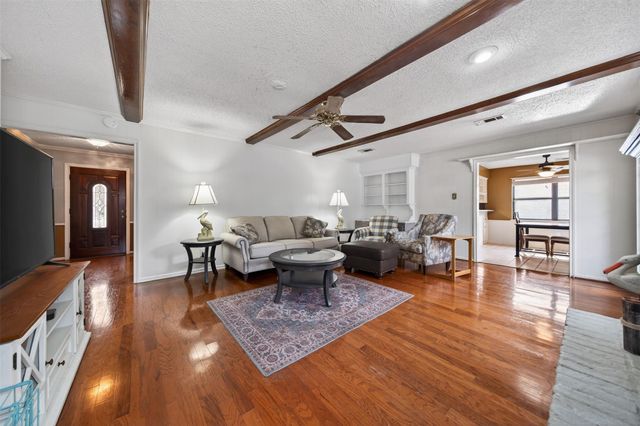 5934 Theall Road, Houston, TX 77066