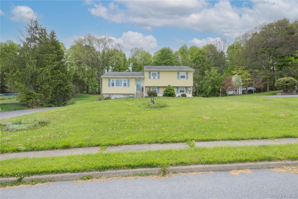 62 Barnes Road, Washingtonville, NY 10992
