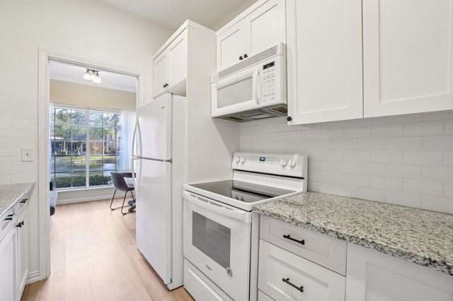 3550 Country Square Drive 201, Carrollton, TX 75006