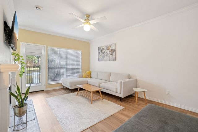 3550 Country Square Drive 201, Carrollton, TX 75006