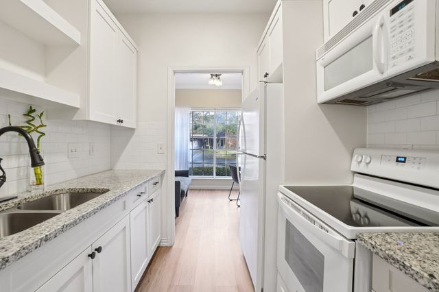 3550 Country Square Drive 201, Carrollton, TX 75006