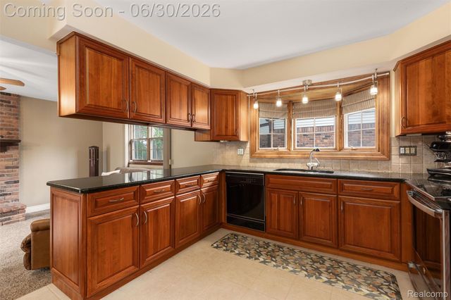 34062 Inverarry Court, Sterling Heights, MI 48312
